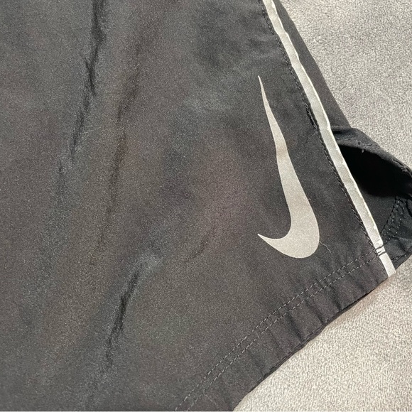 Nike Dri-FIT Black Shorts - Picture 2 of 4